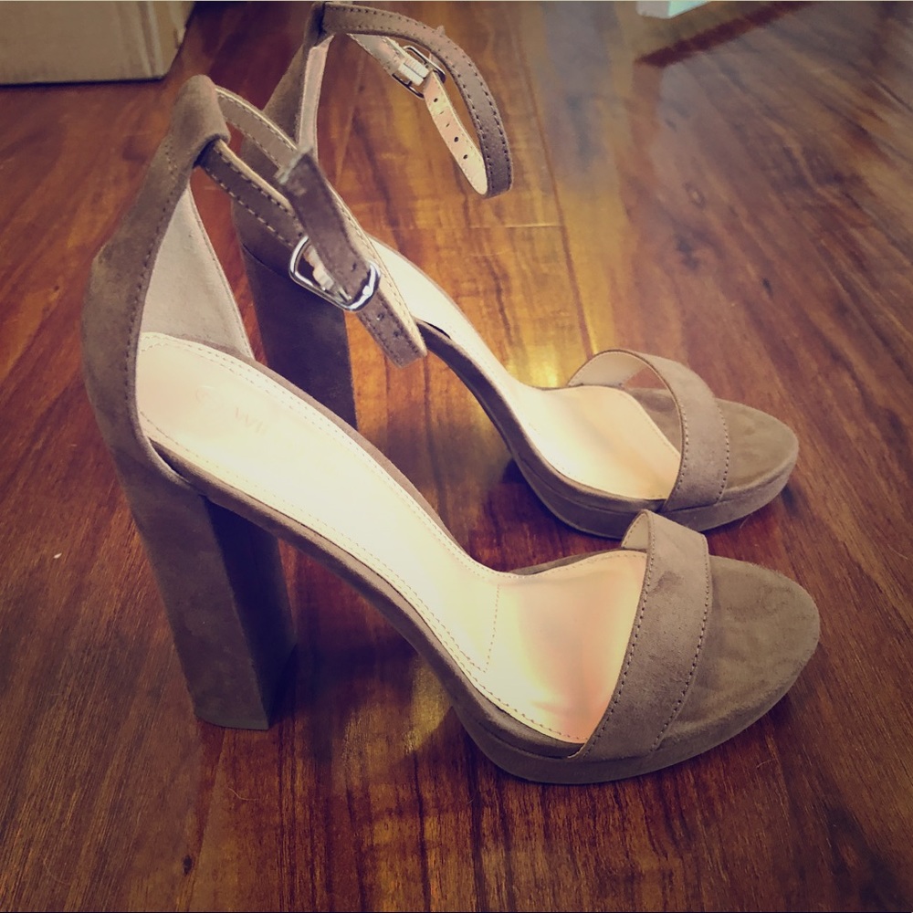 That’s all it takes Chunky heels Sandals Taupe
